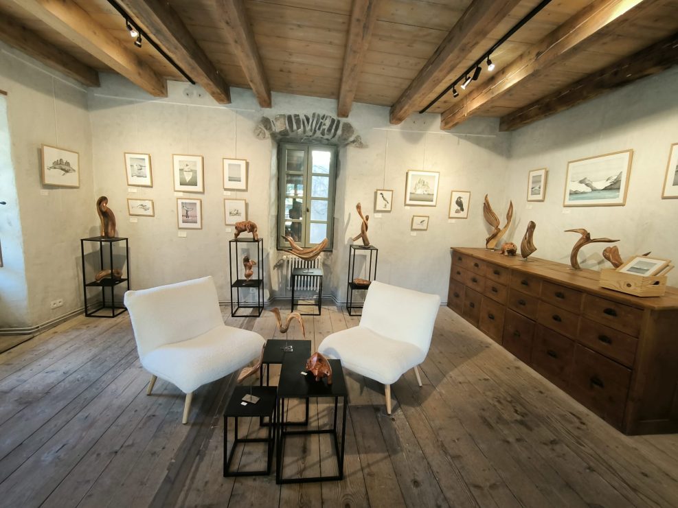 Salle d'exposition Samoëns, Espace culturel, Exposition d'Art Haute-Savoie, peinture, aquarelle, sculptures, bronze, sculpture sur bois