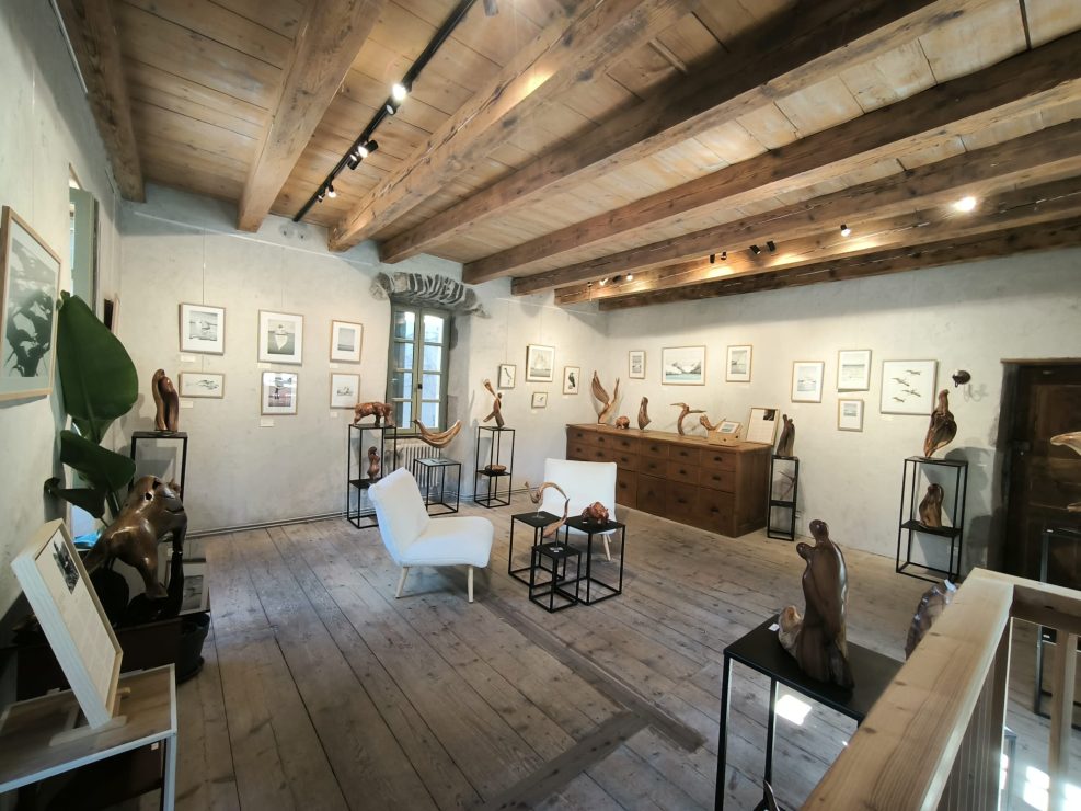Salle d'exposition Samoëns, Espace culturel, Exposition d'Art Haute-Savoie, peinture, aquarelle, sculptures, bronze, sculpture sur bois